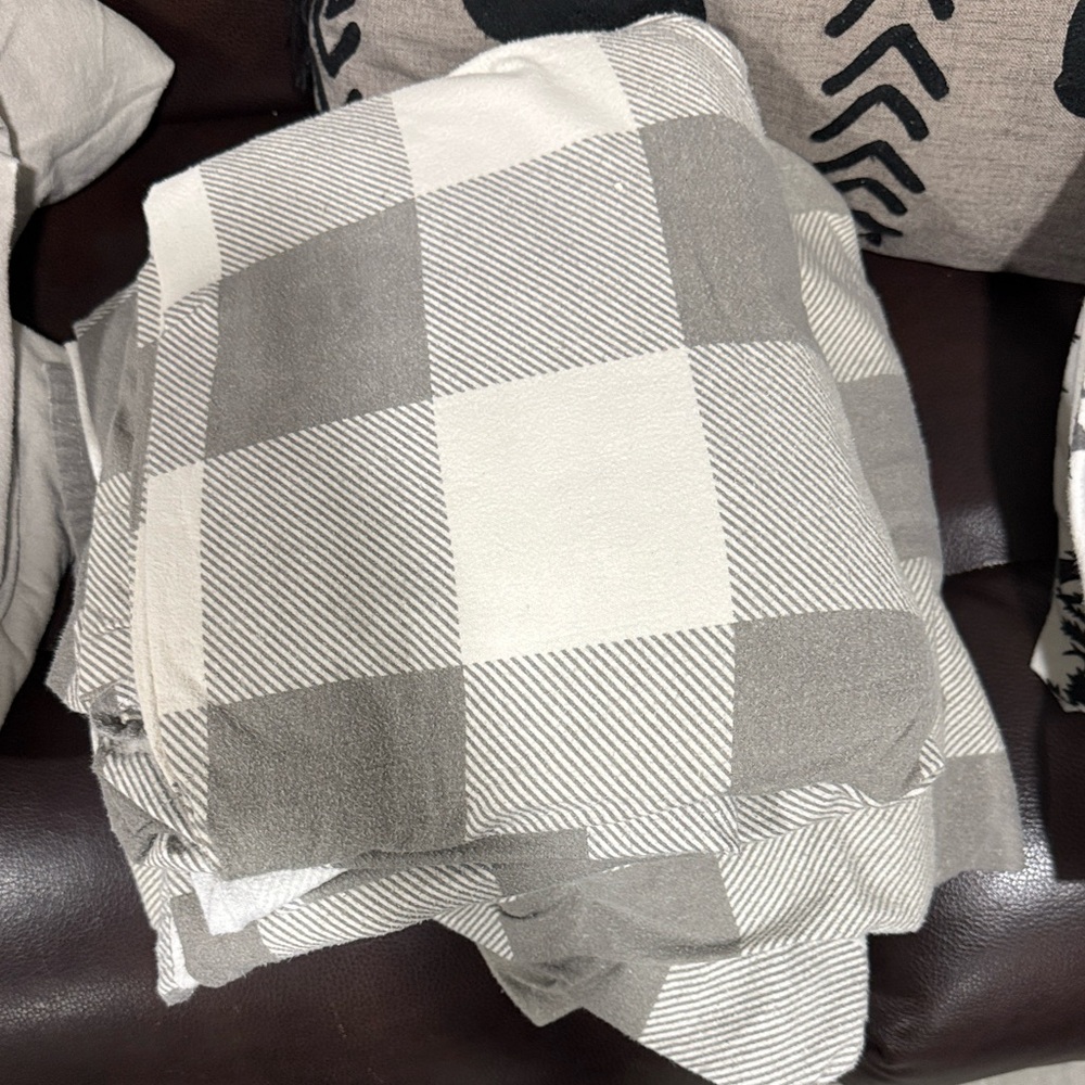 King Gray and White flannel Checkered sheets